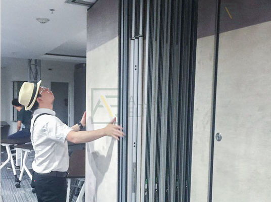 ভালো দাম বাণিজ্যিক মুভেবল ওয়াল, ৬৮মিমি-১০৫মিমি পুরুত্ব, ৩০৪ স্টেইনলেস স্টিল রোলার এবং ৫৬ডিবি শব্দ নিরোধক অনলাইন