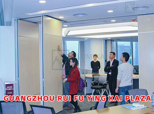 ভালো দাম কো-ওয়ার্কিং স্পেসের জন্য 6061-T6 প্রোফাইল এবং Q235 স্টিল ফ্রেম সহ অগ্নিরোধী কাঠের অ্যাকোস্টিক পার্টিশন ওয়াল অনলাইন