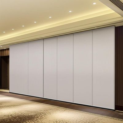 ভালো দাম Banquet Hall Acoustic Partition Wall with Magnetic Seal Concealed Panel Edge Profiles and Powered Operation Option অনলাইন