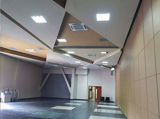 ভালো দাম Portable Soundproof Movable Partition Wall with Dupont POM Rollers and Top and Bottom Jack Lifting অনলাইন